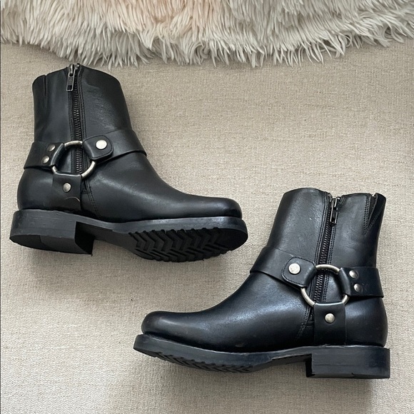 FRYE Veronica Harness Short Boots- 6.5 - Picture 1 of 6